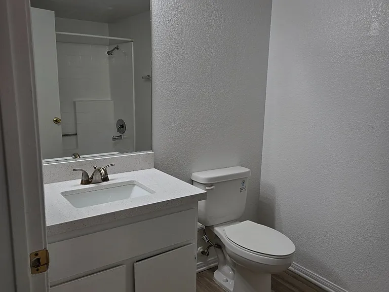 Plymouth Manor Apts — Photo 16