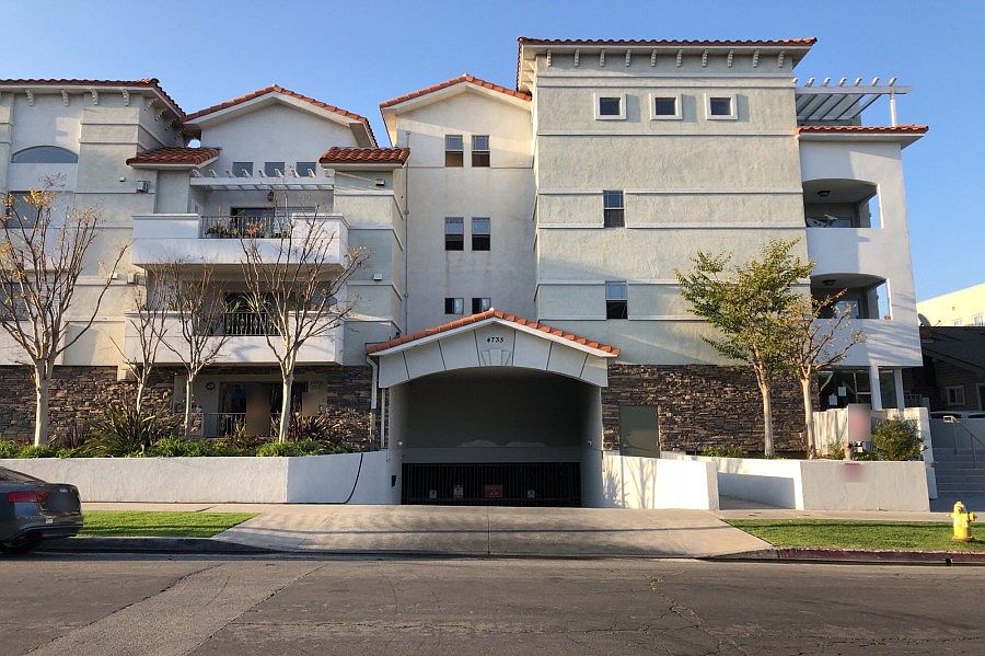 1st image of 4733 W Elmwood Ave #103