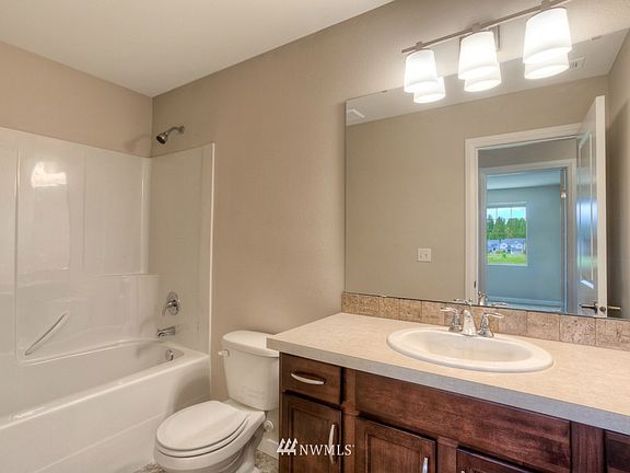 4th image of 609 Meadowwood Drive