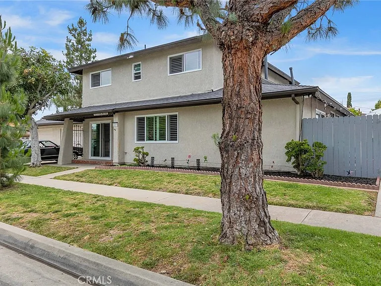 2215 E Avalon Ave — Photo 2