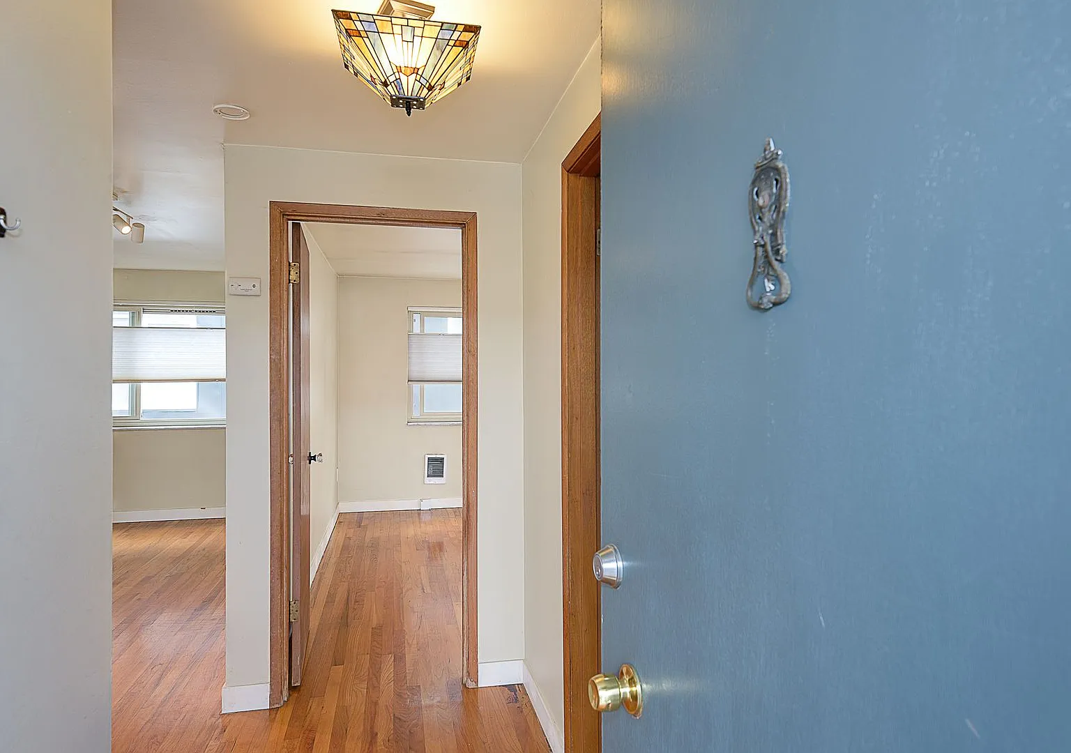 Shuksan Apartments — Photo 2