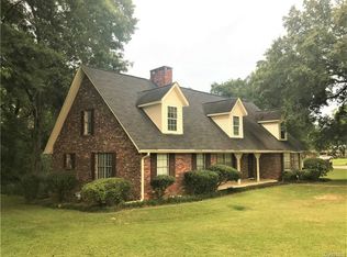 104 W Camellia Ave, Geneva, AL 36340