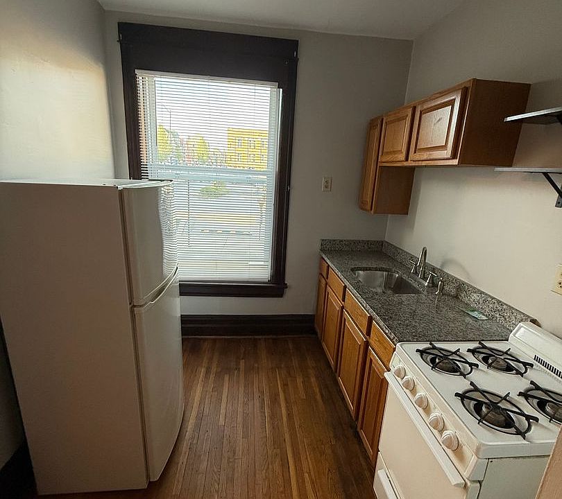 2nd image of 1014 Logan Ave APT 1