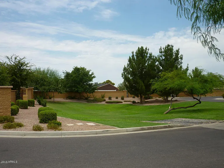7034 W McMahon Way — Photo 12