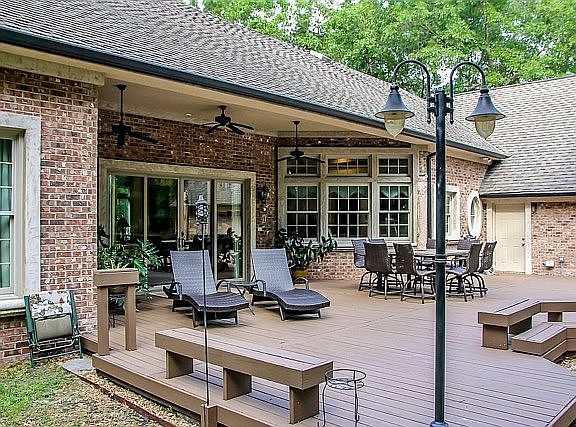 4th image of 322 NW Country Lake Dr