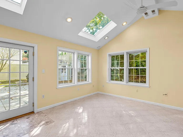 4116 Warner St — Photo 19
