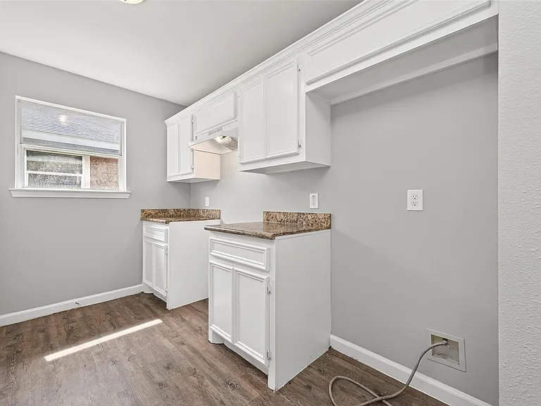 7521 Dyer St — Photo 10