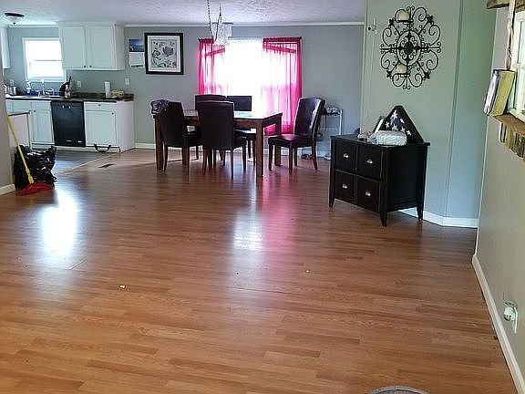 4th image of 405 E Millers Cove Rd