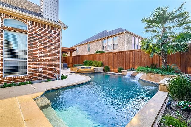 1st image of 2360 Aspermount Dr