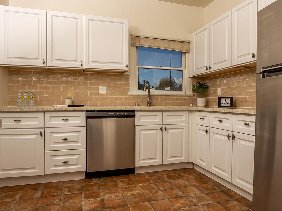 1st image of 4721 19th Ave #4729