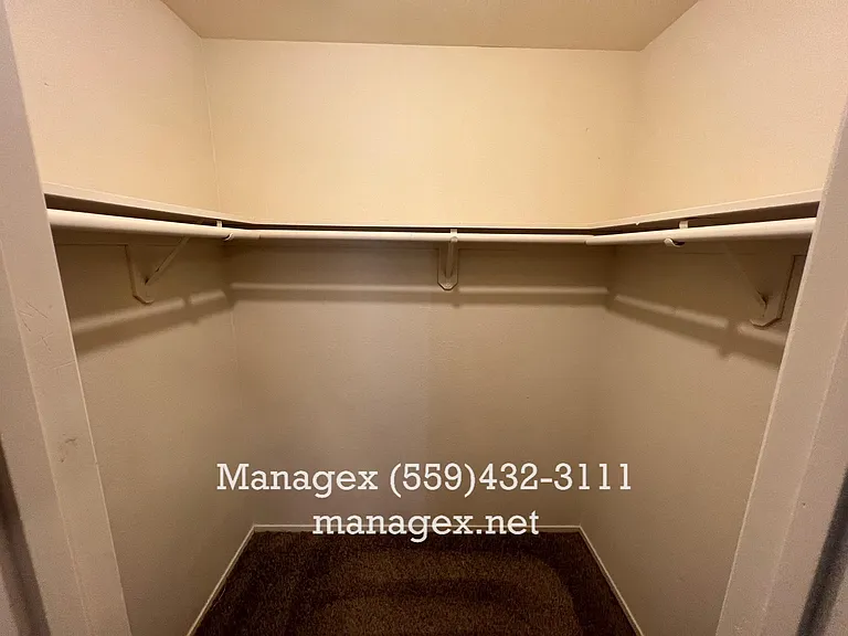 4334 N Ellendale Ave — Photo 8