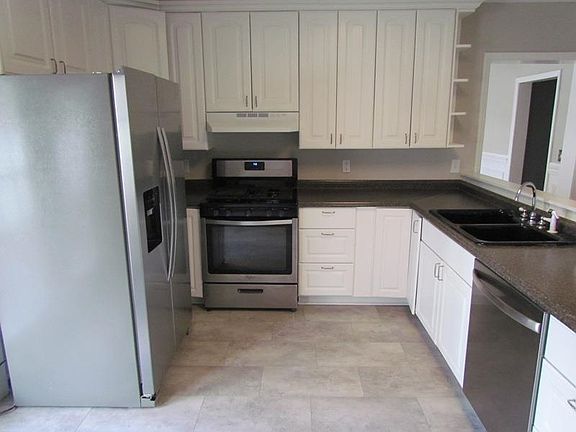 4th image of 300 N Congress St