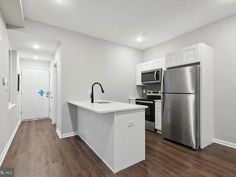 1230 N Marshall St #2F — Photo 4