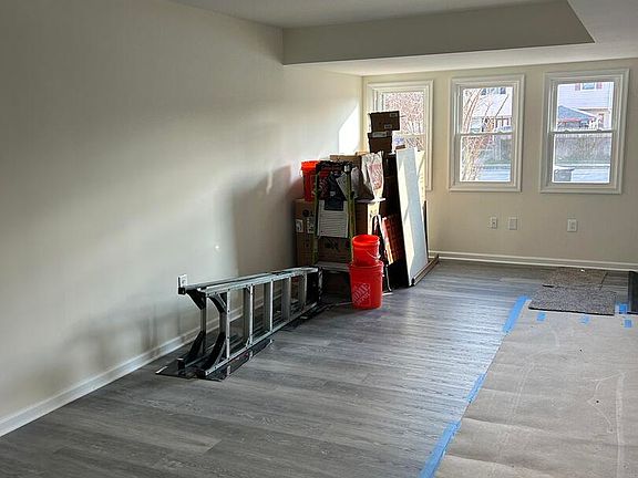 3rd image of 64 Willow Ct