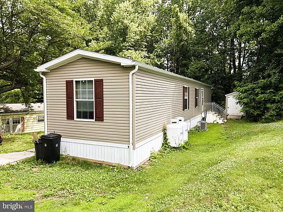 2nd image of 9 Acorn Ln