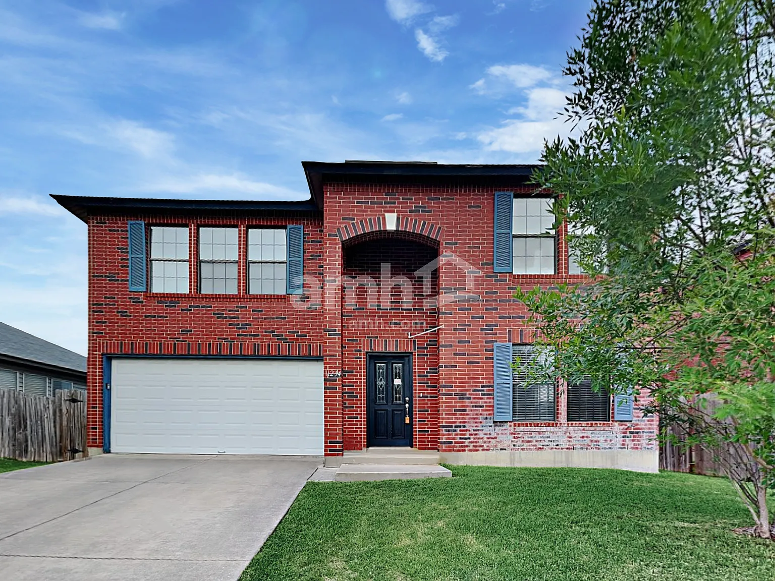 4 bed, 2.5 bath, 2576 sqft, $2,225 — Photo 1