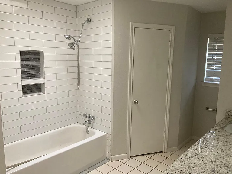 6003 Stoneleigh Dr — Photo 10