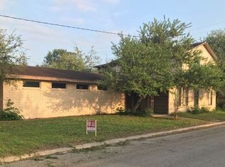 112 N Isley St, Sinton, TX 78387