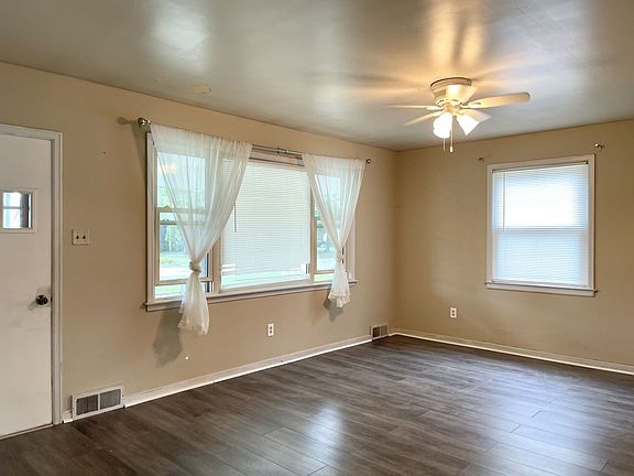 3rd image of 617 W Boys St