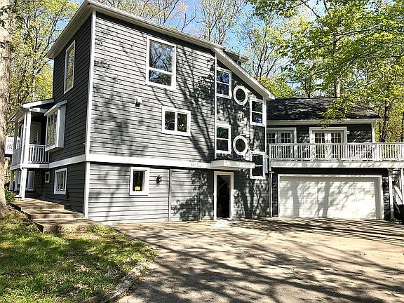 3rd image of 8085 Manitou Dr