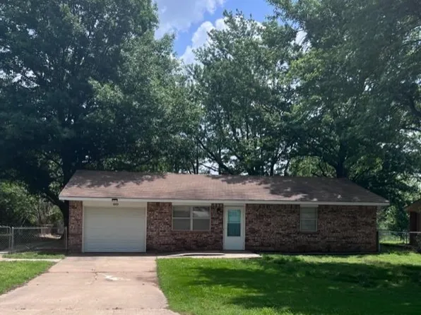 110 NE 6th St, Perkins, OK 74059
