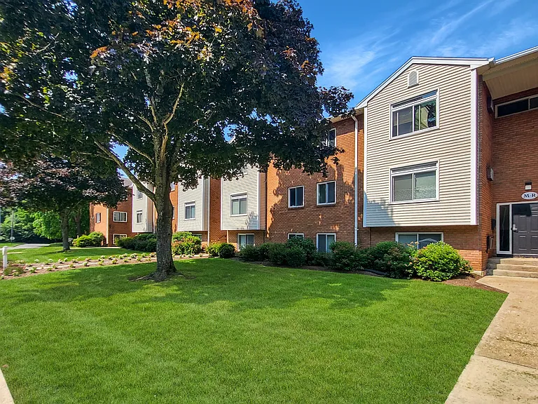 Rose Hill Apartments — Photo 12