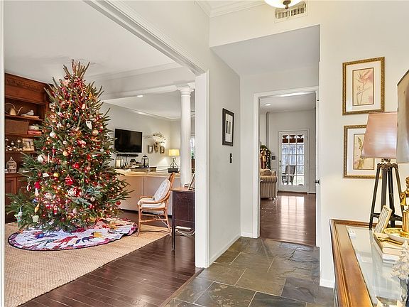 4th image of 813 Belle Meade Dr