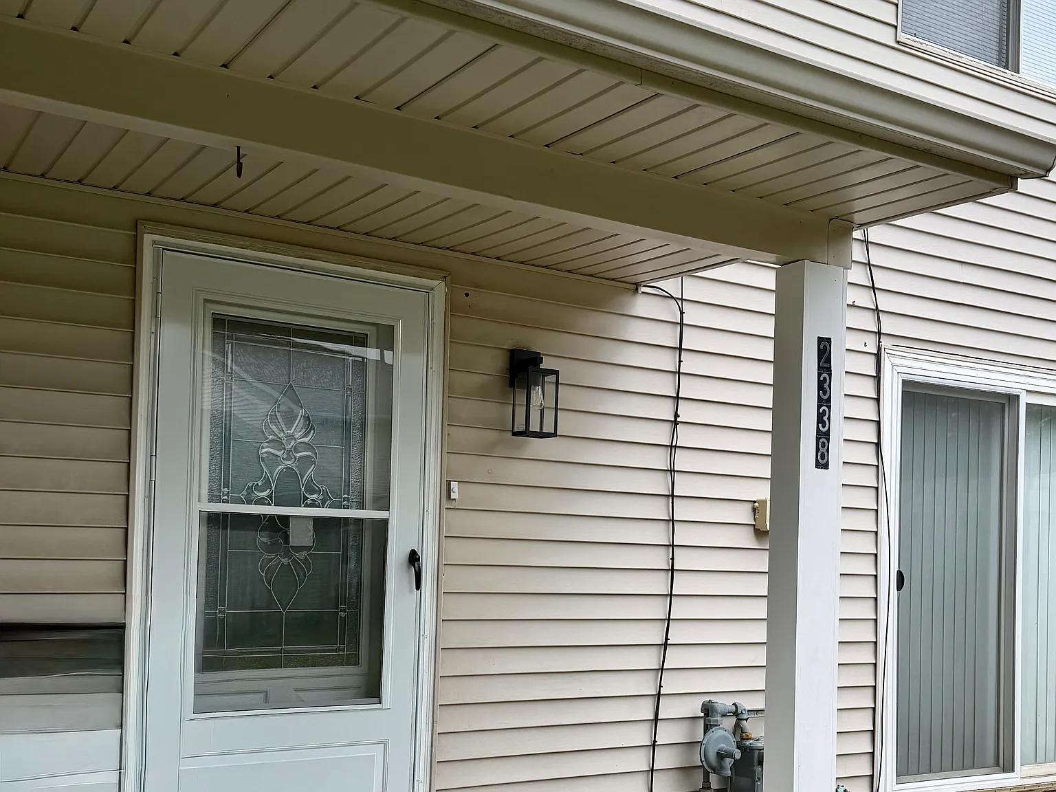 2 bed, 1.5 bath, 924 sqft, $2,400 — Photo 1
