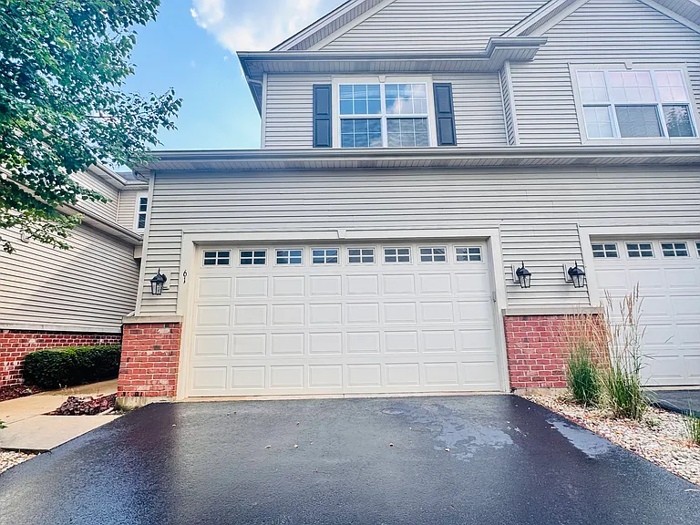 61 Melrose Ct — Photo 1