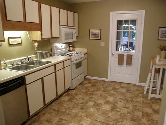 Lots of cabinets