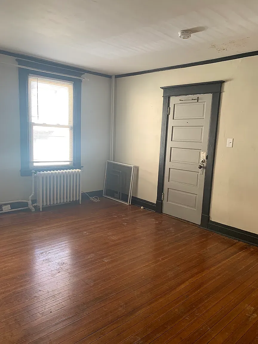 Studio, 700 sqft, $1,150 — Photo 3
