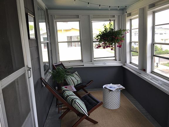 Front 3-season porch