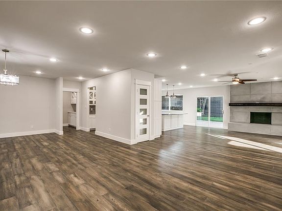 4th image of 3949 Port Royal Dr
