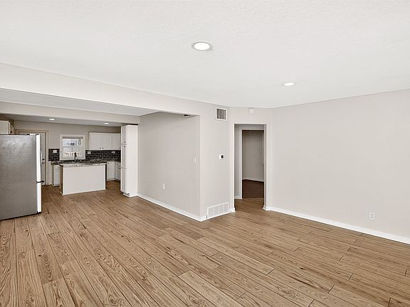 4th image of 1340 E 17th Ct