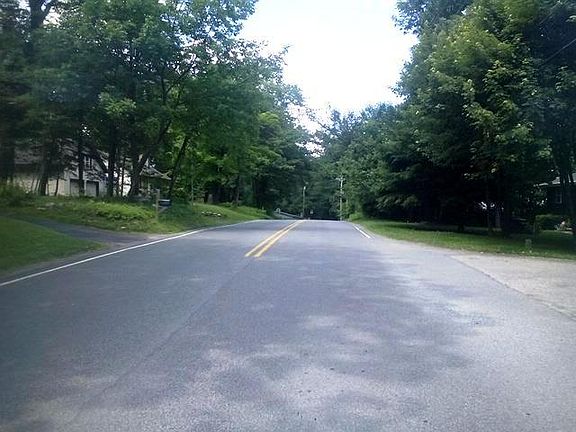 4th image of 402 Ames Rd