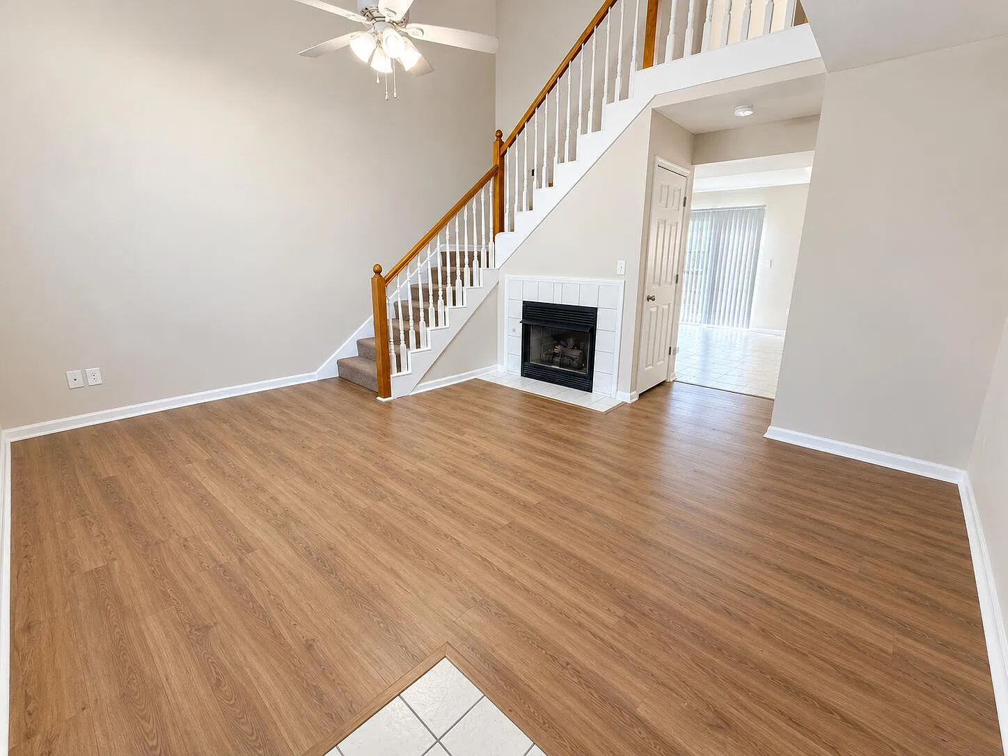 3 bed, 2.5 bath, 1387 sqft, $1,595 — Photo 3