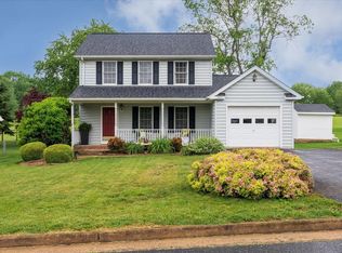 2212 Mosley St, Waynesboro, VA 22980