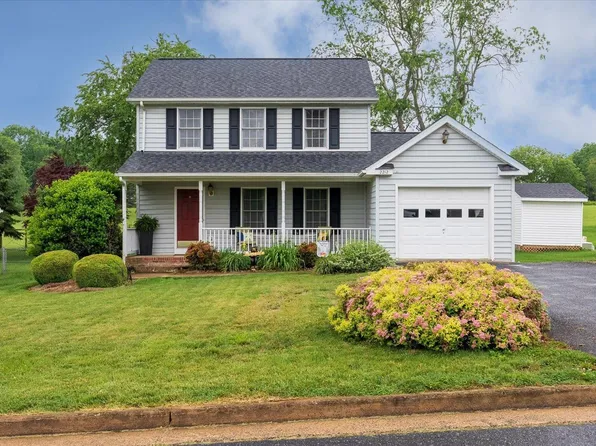 2212 Mosley St, Waynesboro, VA 22980