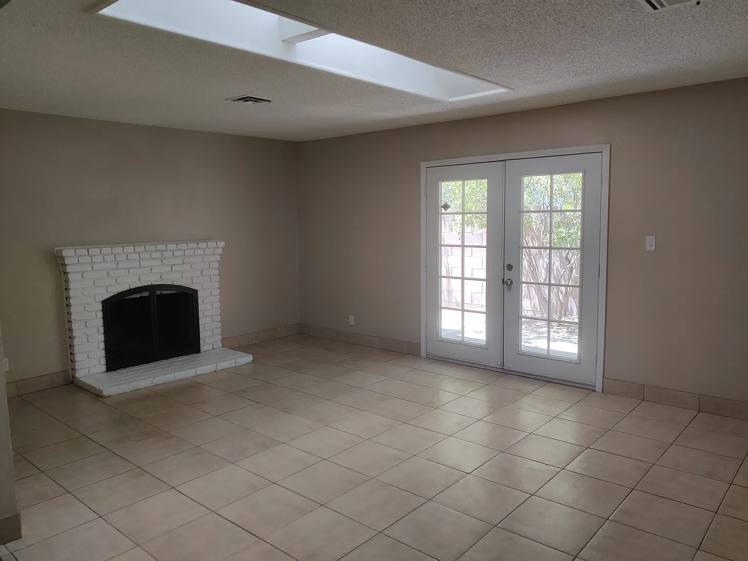 3 bed, 1221 sqft, $1,750 — Photo 4