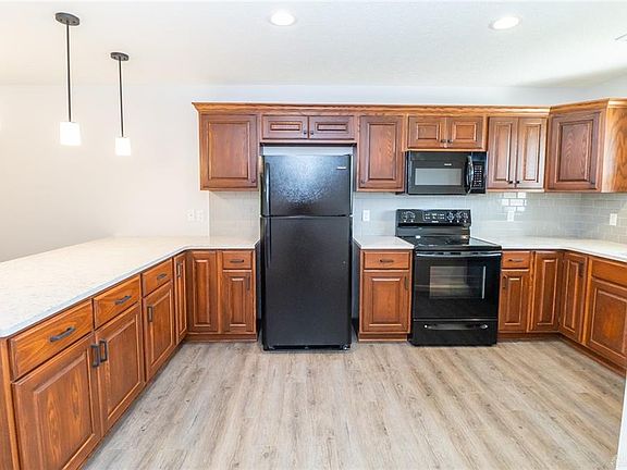 4th image of 26 Chippewa Ct