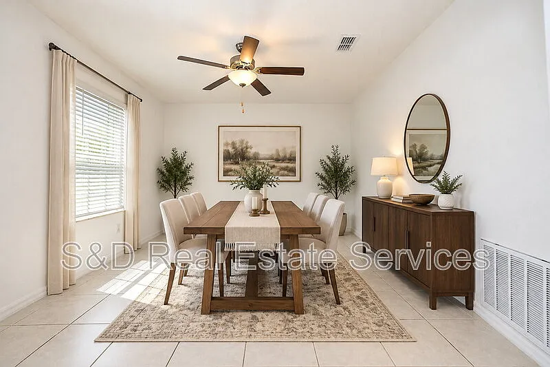 5 bed, 2.5 bath, 2896 sqft, $2,350 — Photo 4