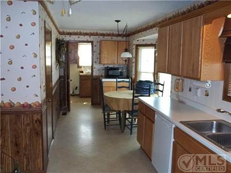 3rd image of 109 Brights Ln