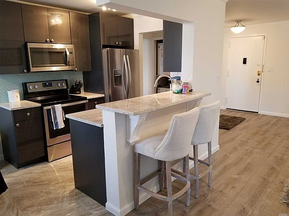 2nd image of 175 Maple Ave APT 2M
