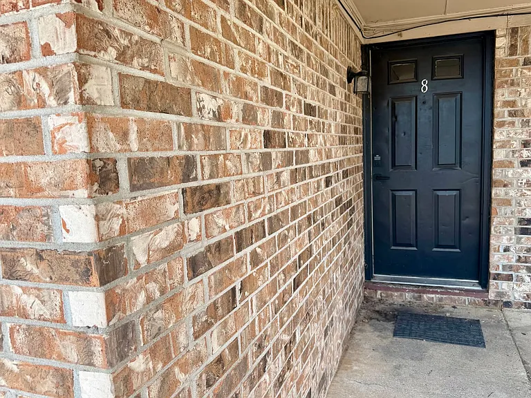 203 N Rogers St — Photo 1