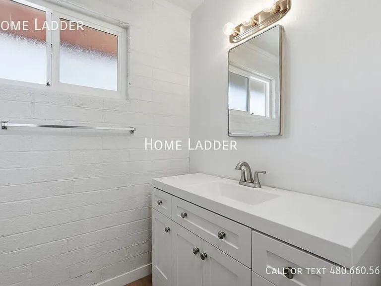 1332 W 5th St #8 — Photo 10