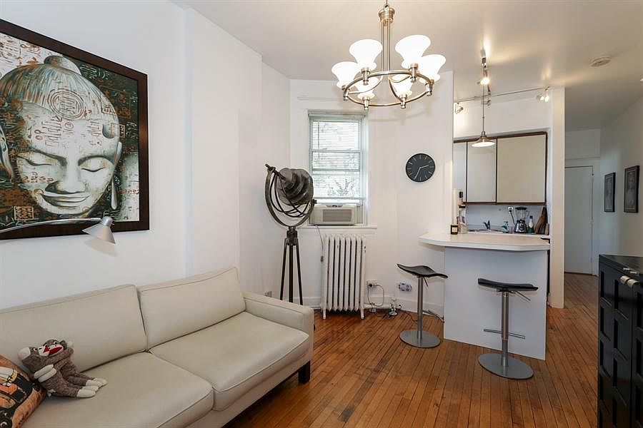 1st image of 3524 N Wilton Ave #2W
