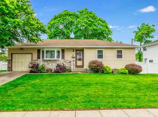230 Rose St, Copiague, NY 11726