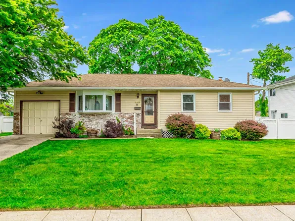 230 Rose Street, Copiague, NY 11726