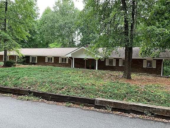 2nd image of 202 Chalet Cir