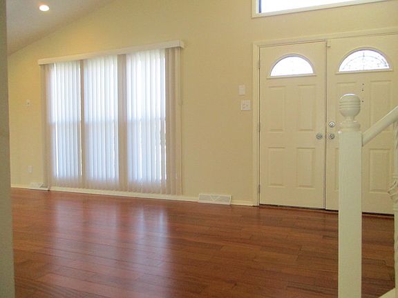 4th image of 23048 Lakeshore Dr